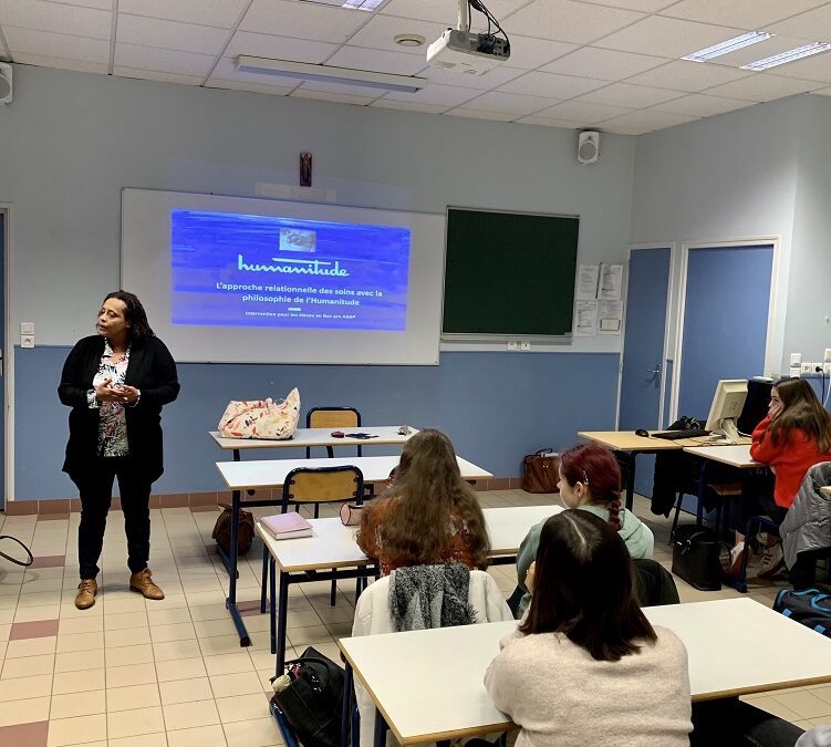 Une formation à l’Humanitude au lycée Bourg-Chevreau Sainte-Anne