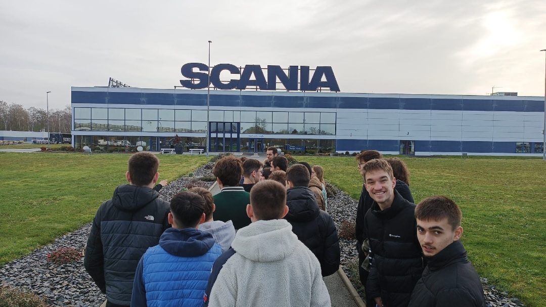 Les élèves de Terminales STMG visitent Scania Production